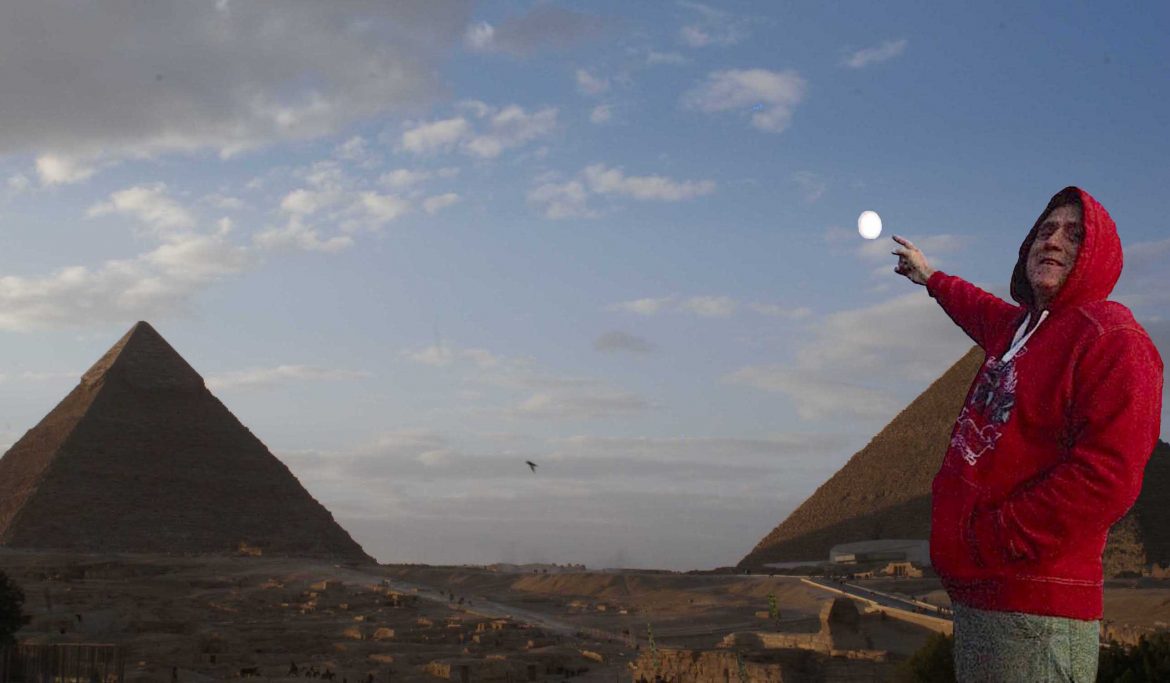 John Shaughnessy et les pyramides